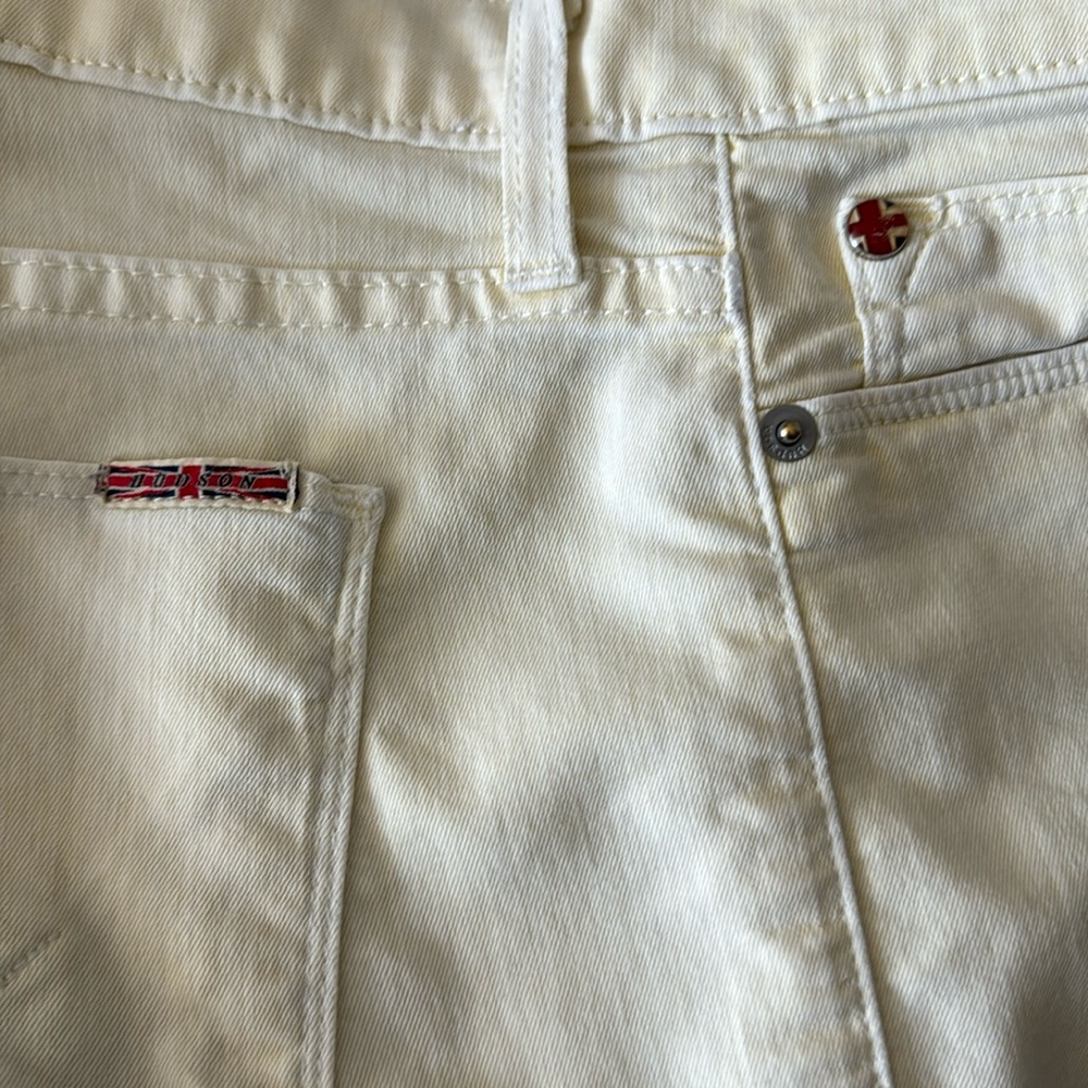 Hudson Buttercup yellow jeans .  Soft in good condition